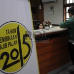 pegawai-pajak-menerima-surat-pemberitahuan-spt-pajak-dari-wajib-_151202164802-456 (1)