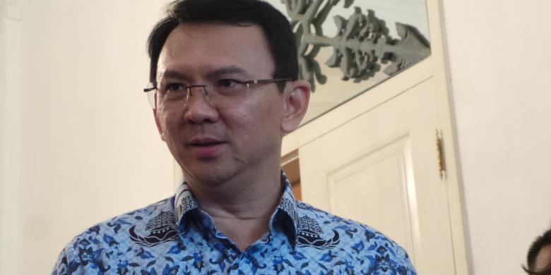 Gubernur DKI Jakarta Basuki Tjahaja Purnama atau Ahok saat wawancara bersama wartawan, di Balai Kota DKI Jakarta, Senin (3/10/2016).